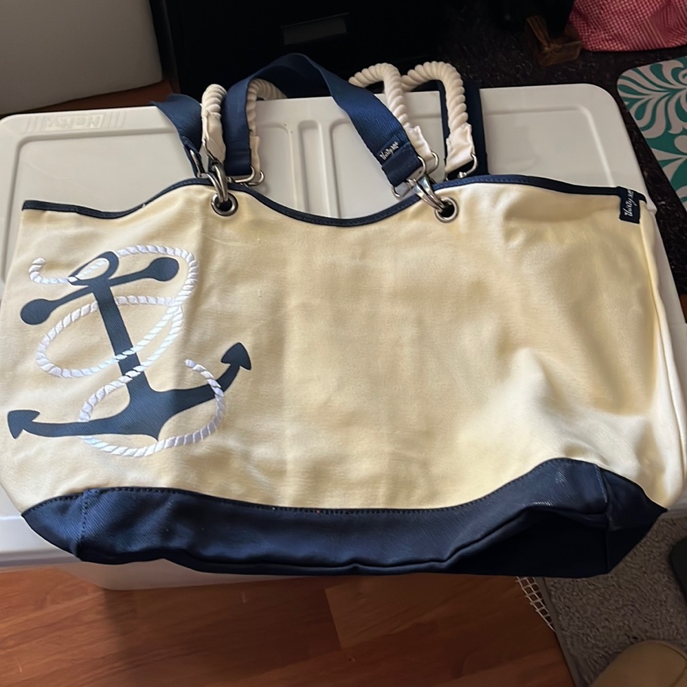Anchor tote